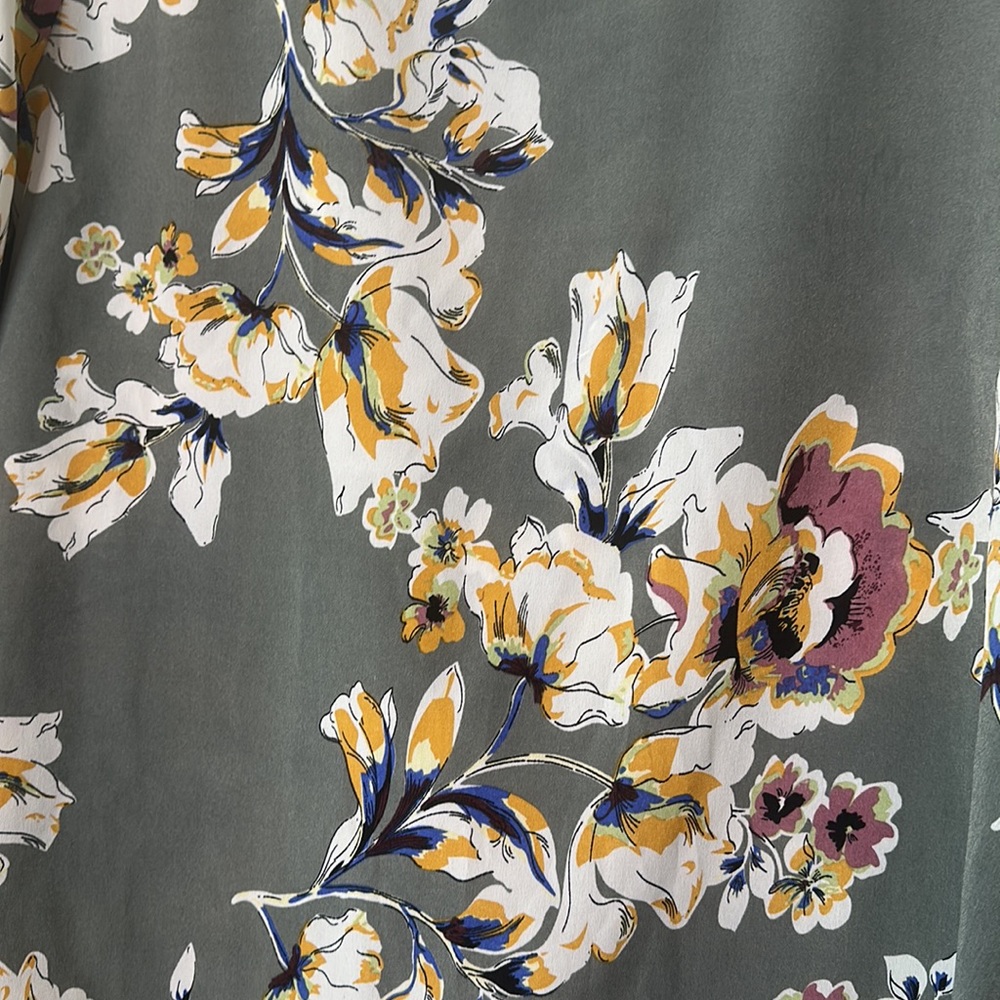 Shein Curve Grey Floral Blouse Size 1X - Picture 2 of 5